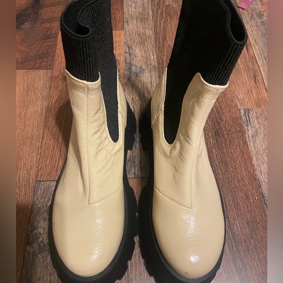 Chelsea Lug Boots - NWOT - Picture 4 of 4